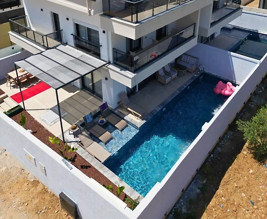 Fethiye Karagedik'te Merkeze Yakın, Özel Havuzlu, 3+1 Villa - 1