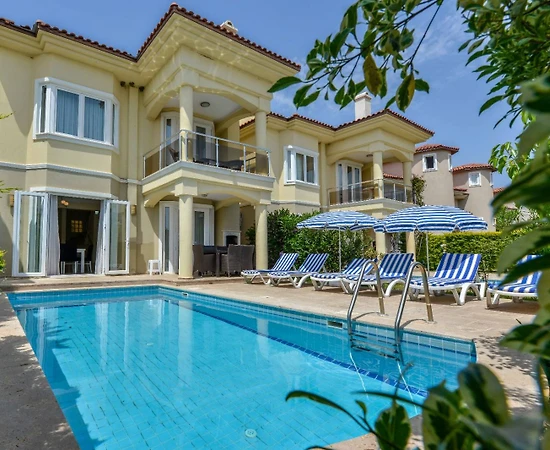 Fethiye Karagedik'te Site İçerisinde, Özel Havuzlu, Denize Sıfır Villa - 1