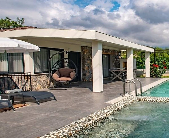 Fethiye Karakeçililer'de Doğa İle İç İçe, Özel Havuzlu, Kiralık Villa - 1