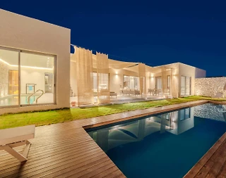 Fethiye Kargı'da Lüks Tasarımlı, Açık ve Kapalı Havuzlu, Şık Villa - 2