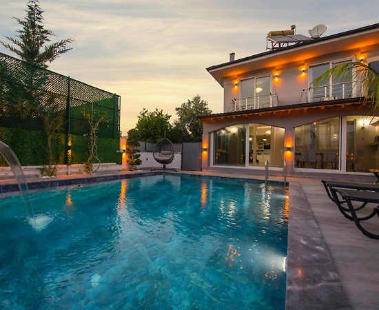Fethiye Kargı'da Modern Tasarımlı, Özel Havuzlu, Bahçeli Villa - 1