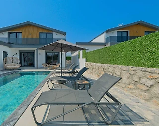 Fethiye Kargı'da Sakin Konumda, Isıtmalı Havuzlu, Modern Villa - 1