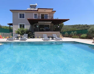 Muğla Fethiye'de Geniş Ailelere Uygun, Özel Havuzlu, Konforlu Villa - 1