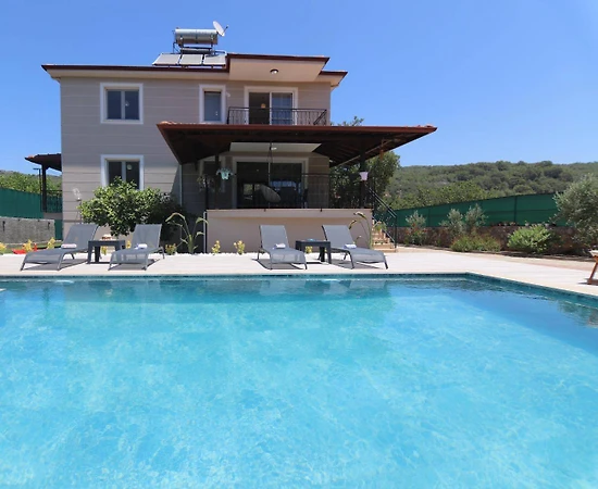 Muğla Fethiye'de Geniş Ailelere Uygun, Özel Havuzlu, Konforlu Villa - 1