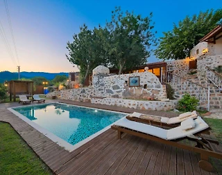 Fethiye Kayaköy'de Geniş Alanlara Sahip, Özel Havuzlu, Otantik Villa - 4