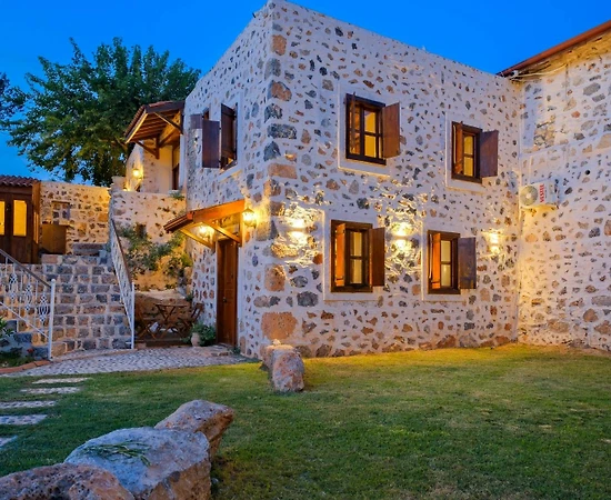 Fethiye Kayaköy'de Geniş Alanlara Sahip, Özel Havuzlu, Otantik Villa - 1