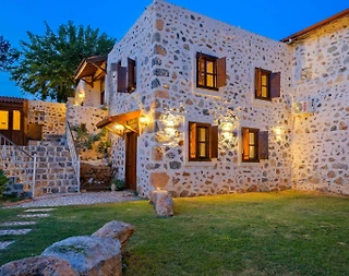 Fethiye Kayaköy'de Geniş Alanlara Sahip, Özel Havuzlu, Otantik Villa - 1