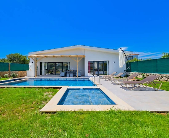 Fethiye Kayaköy'de Doğa İçerisinde, Özel Havuzlu, Bahçeli Villa - 1