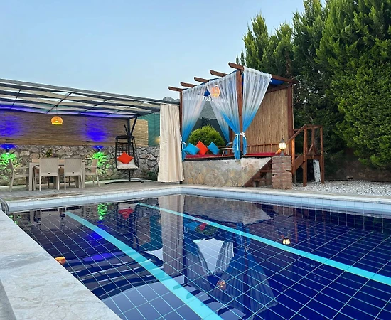 Muğla Fethiye'de Geniş Bahçeli, Özel Havuzlu, 4 Kişilik Villa - 1