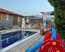 Muğla Fethiye'de Geniş Bahçeli, Özel Havuzlu, 4 Kişilik Villa - 2