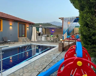 Muğla Fethiye'de Geniş Bahçeli, Özel Havuzlu, 4 Kişilik Villa - 2