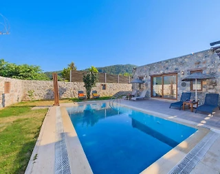 Fethiye Kayaköy'de Geniş Bahçeli, Özel Havuzlu, 2+1 Kiralık Villa - 1