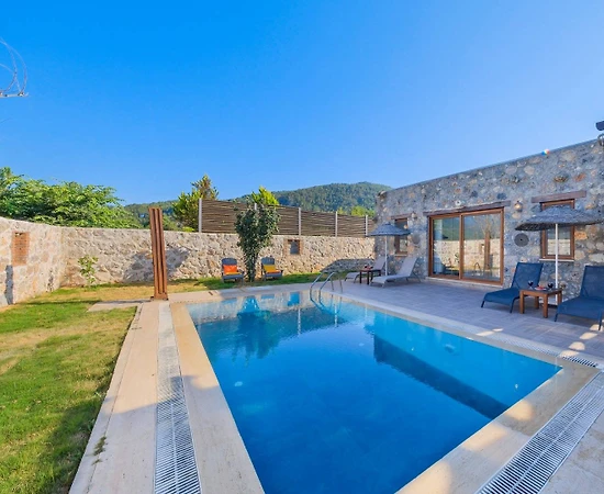 Fethiye Kayaköy'de Geniş Bahçeli, Özel Havuzlu, 2+1 Kiralık Villa - 1