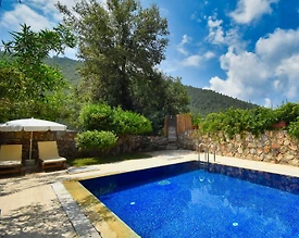 Fethiye Kayaköy'de Geniş Bahçeli, Özel Havuzlu, Kiralık Villa - 2