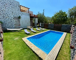 Fethiye Kayaköy'de Otantik Mimarili, Özel Havuzlu, Bahçeli Villa - 1