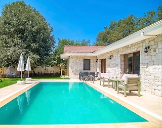 Fethiye Kayaköy'de Yeşilliklerle Dolu Bahçede, Özel Havuzlu, Kiralık Villa - 2