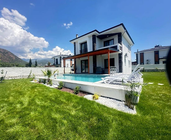 Köyceğiz Toparlar'da Yemyeşil Bahçeli, Özel Havuzlu, Ferah Villa - 1