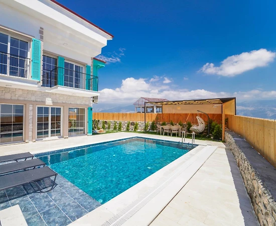 Muğla Seydikemer'de Geniş Ailelere Uygun, Özel Havuzlu, Şık Villa - 1