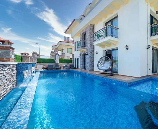 Fethiye Akarca'da Elverişli Konumda, Özel Havuzlu, Konforlu Villa - 1