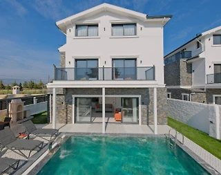 Fethiye Karaçulha'da Bahçe İçerisinde, Özel Havuzlu, Lüks Villa - 2