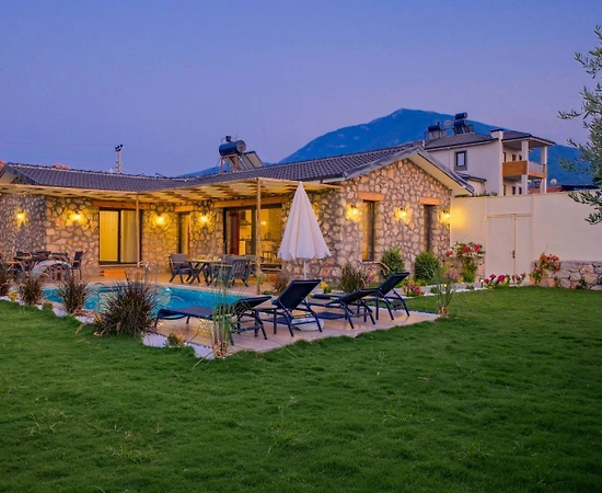 Fethiye Menteşoğlu'nda Minimalist Tasarımlı, Özel Havuzlu, Taş Villa - 1