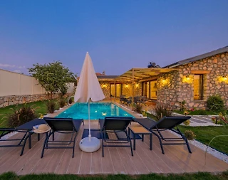 Fethiye Menteşoğlu'nda Minimalist Tasarımlı, Özel Havuzlu, Taş Villa - 3