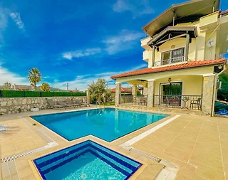 Fethiye Ölüdeniz'de Merkeze Yakın, Özel Havuzlu, 3+1 Villa - 2