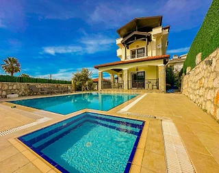 Fethiye Ölüdeniz'de Merkeze Yakın, Özel Havuzlu, 3+1 Villa - 1