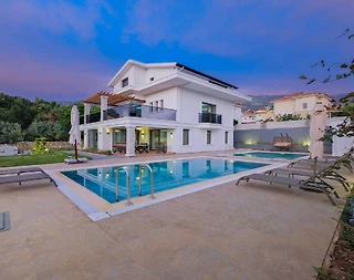 Fethiye Ölüdeniz'de Geniş Bahçe İçerisinde, Özel Havuzlu, Lüks Villa - 2