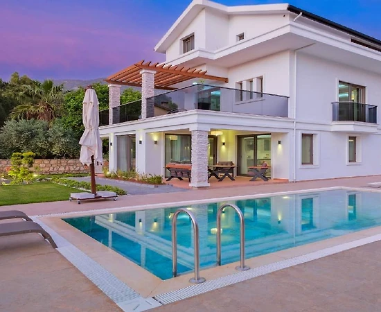 Fethiye Ölüdeniz'de Geniş Bahçe İçerisinde, Özel Havuzlu, Lüks Villa - 1