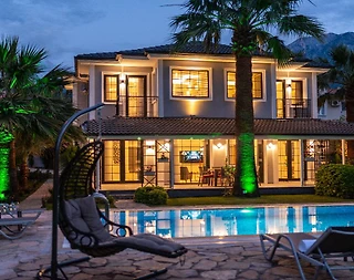 Fethiye Ölüdeniz'de Geniş Bahçeli, Özel Havuzlu 4+1 Lüks Villa - 1