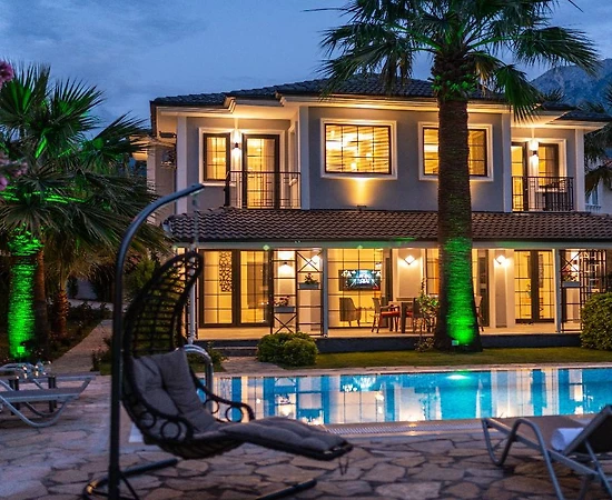 Fethiye Ölüdeniz'de Geniş Bahçeli, Özel Havuzlu 4+1 Lüks Villa - 1