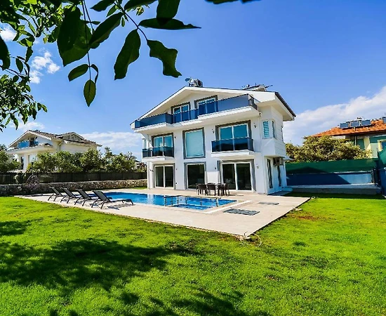 Fethiye Ölüdeniz'de Geniş Bahçeli, Özel Havuzlu, Lüks Villa - 1