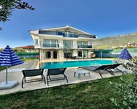 Fethiye Ölüdeniz'de Yemyeşil Bahçeli, Özel Havuzlu, Modern Villa - 2
