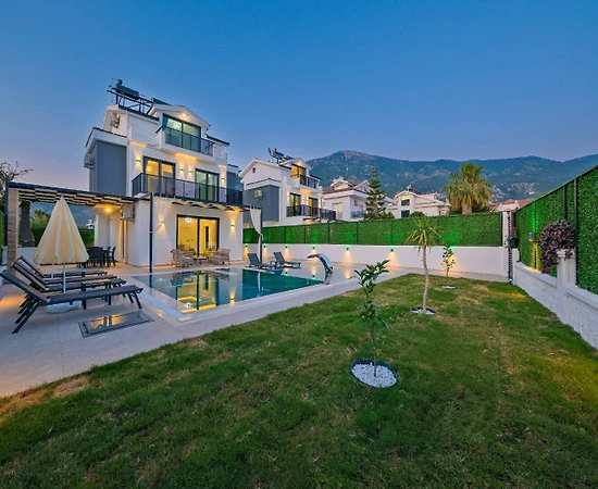 Fethiye Ölüdeniz'de Merkezi Konumda, Özel Havuzlu, Kiralık Villa - 1