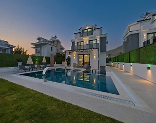 Fethiye Ölüdeniz'de Merkezi Konumda, Özel Havuzlu, Şık Villa - 3