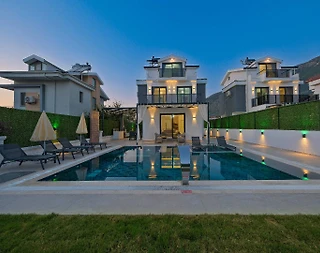 Fethiye Ölüdeniz'de Merkezi Konumda, Özel Havuzlu, Şık Villa - 2