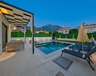 Fethiye Ölüdeniz'de Merkezi Konumda, Özel Havuzlu, Şık Villa - 4