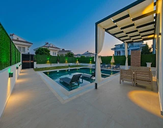 Fethiye Ölüdeniz'de Merkezi Konumda, Özel Havuzlu, Şık Villa - 5
