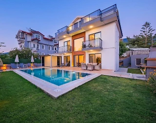 Fethiye Ölüdeniz'de Elverişli Konumda, Özel Havuzlu, Modern Villa - 1