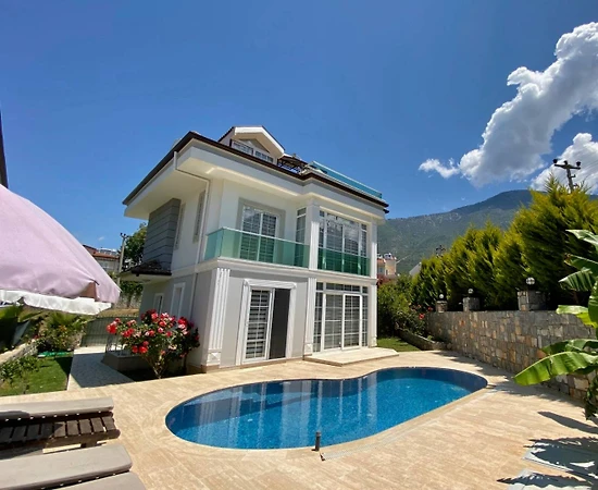 Fethiye Ölüdeniz'de Merkeze Yakın Konumda, Özel Havuzlu, Kiralık Villa - 1