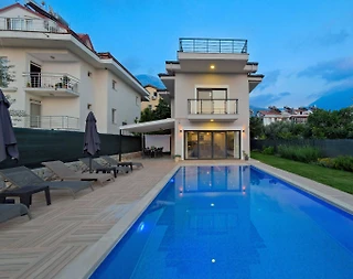 Fethiye Ölüdeniz'de Geniş Alanlara Sahip, Özel Havuzlu, Şık Villa - 1