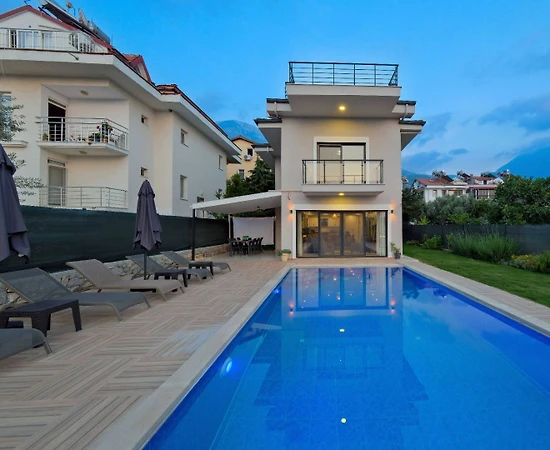 Fethiye Ölüdeniz'de Geniş Alanlara Sahip, Özel Havuzlu, Kiralık Villa - 1