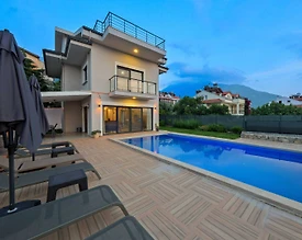 Fethiye Ölüdeniz'de Geniş Alanlara Sahip, Özel Havuzlu, Kiralık Villa - 2