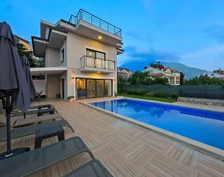 Fethiye Ölüdeniz'de Geniş Alanlara Sahip, Özel Havuzlu, Şık Villa - 2