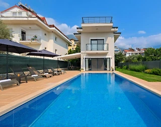 Fethiye Ölüdeniz'de Geniş Alanlara Sahip, Özel Havuzlu, Şık Villa - 3