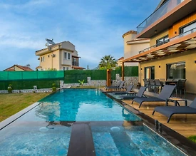 Fethiye'de Modern Tasarımlı, Yetişkin ve Çocuk Havuzlu, 4+1 Villa - 3