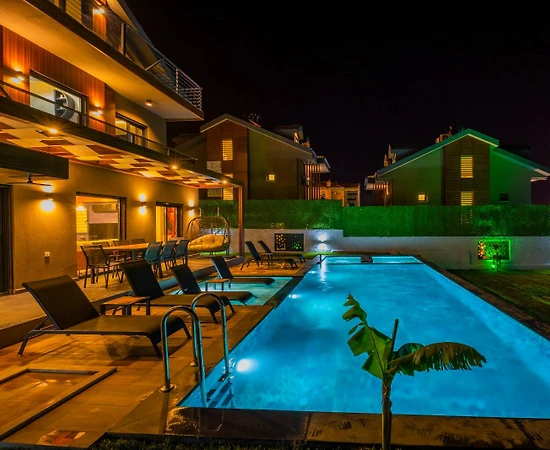 Fethiye'de Modern Tasarımlı, Yetişkin ve Çocuk Havuzlu, 4+1 Villa - 1