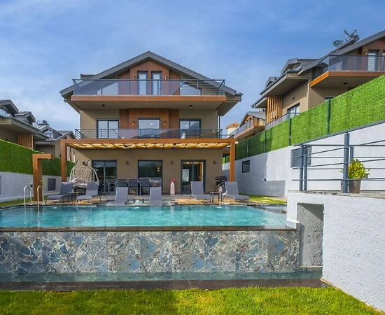 Fethiye Ölüdeniz'de Geniş Ailelere Uygun, Özel Havuzlu, Tatil Villası - 1