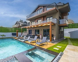 Fethiye Ölüdeniz'de Geniş Ailelere Uygun, Özel Havuzlu, Tatil Villası  - 2